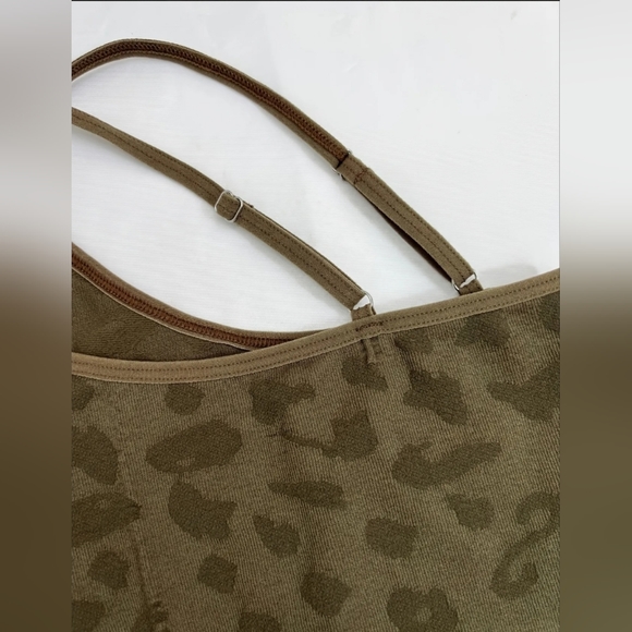 Women's Seamless Leopard Print 2 Piece  Camisole Pajama Set - Picture 6 of 7